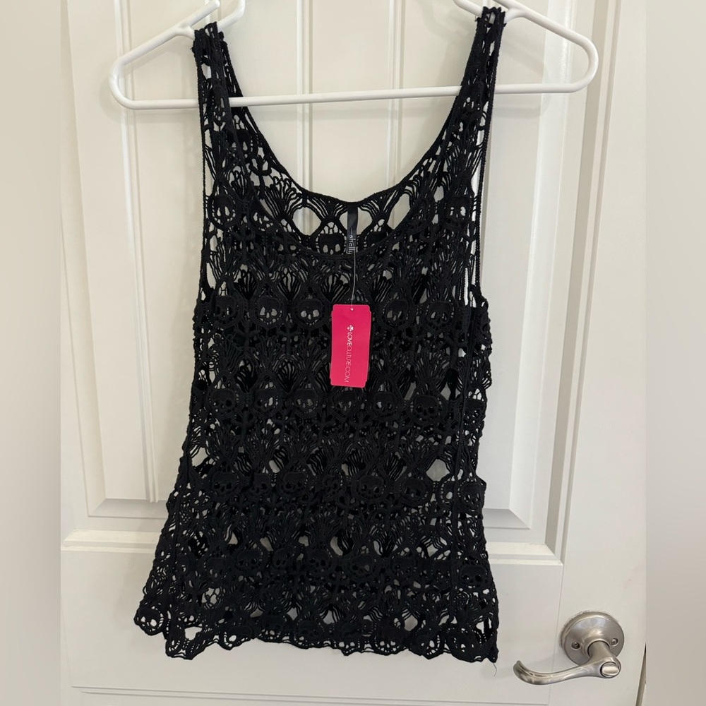 Black knit top with skull head design
